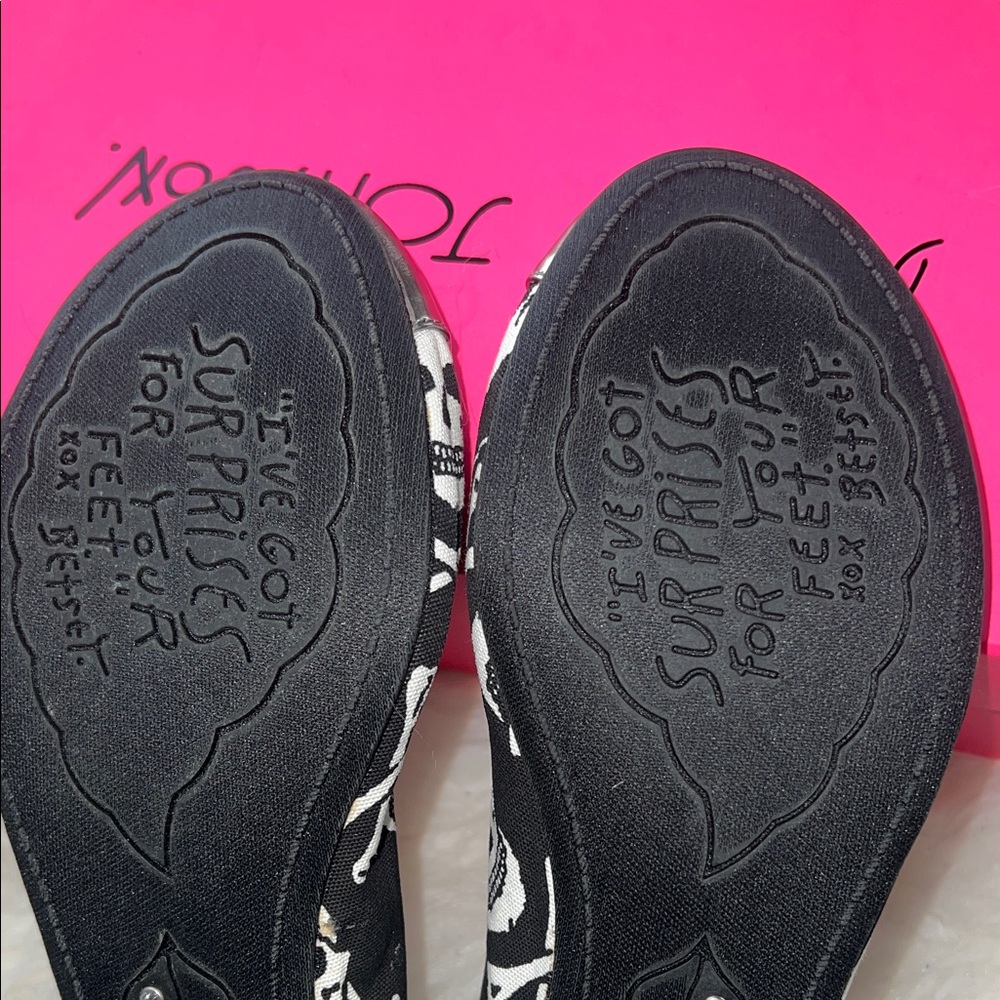 Betsey Johnson Black Skull Print Flats with Silver Toes - Picture 10 of 13